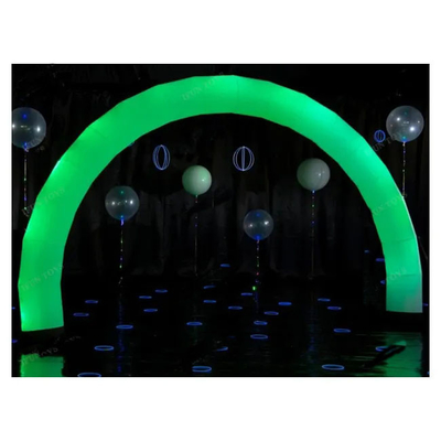 arco gonfiabile esterno in colore bianco con luci a led RGB per la pubblicità di eventi