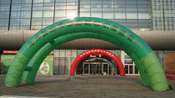 Arco gonfiabile di gara per maratona su misura Arco arcobaleno per eventi Entrata Archi labirintici