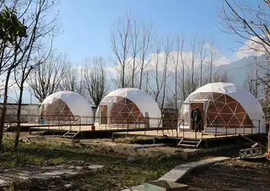 Luoghi di lusso con tenda a cupola geodetica