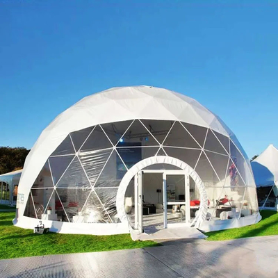 Tenda a cupola chiara a mezza sfera