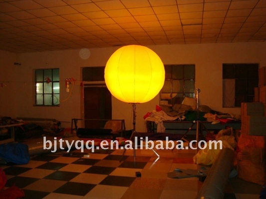 Funghi gonfiabili giganti a LED